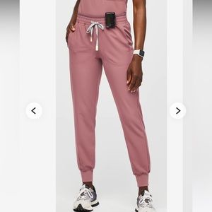 Figs mauve scrub set